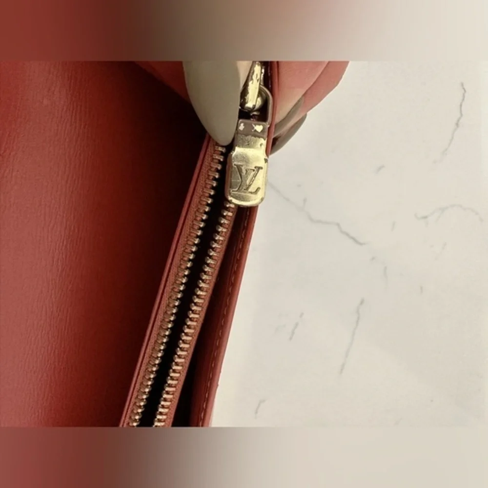Authentic Louis Vuitton Vintage Epi Leather Sarah wallet